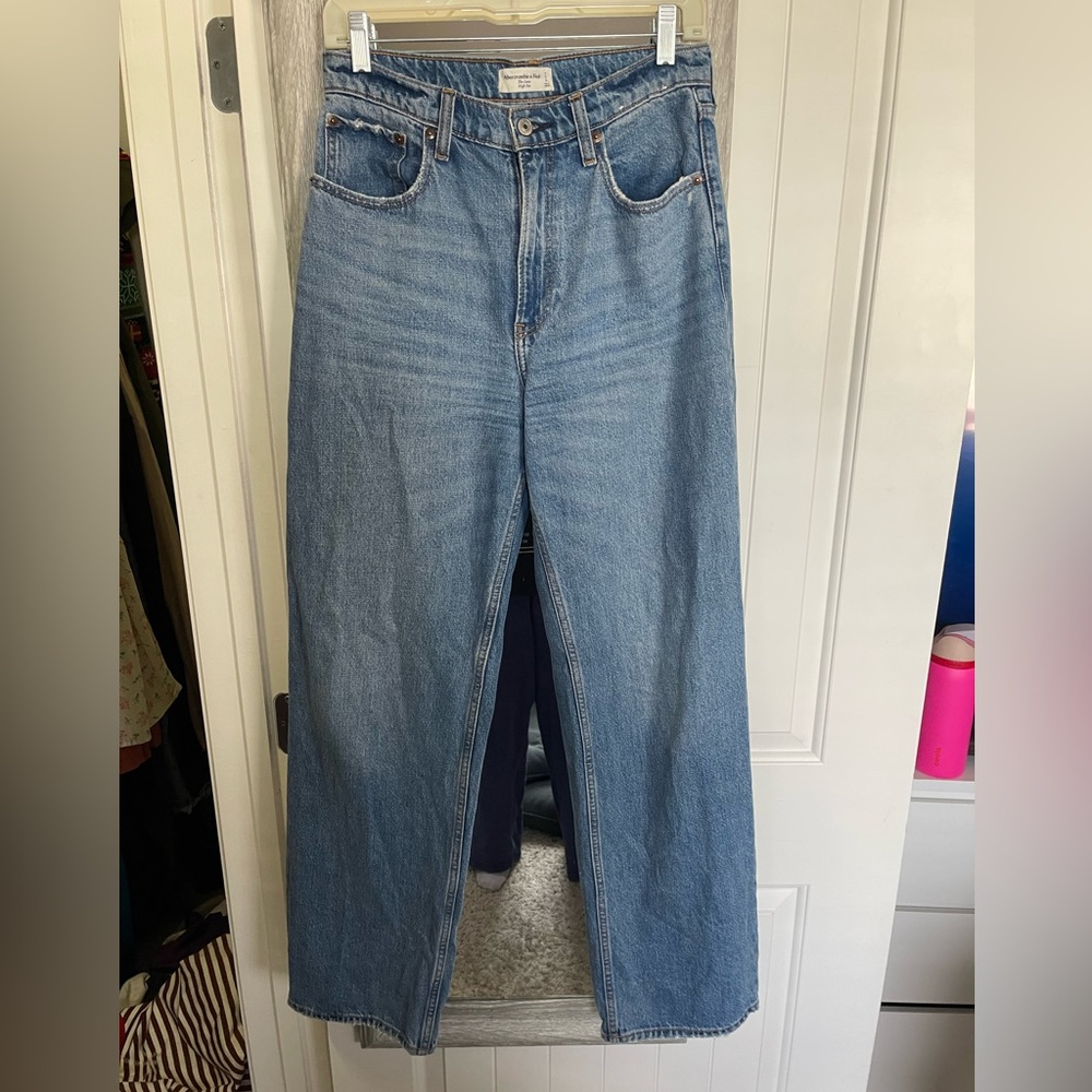 Abercrombie High Rise Loose Jeans Size 27/4